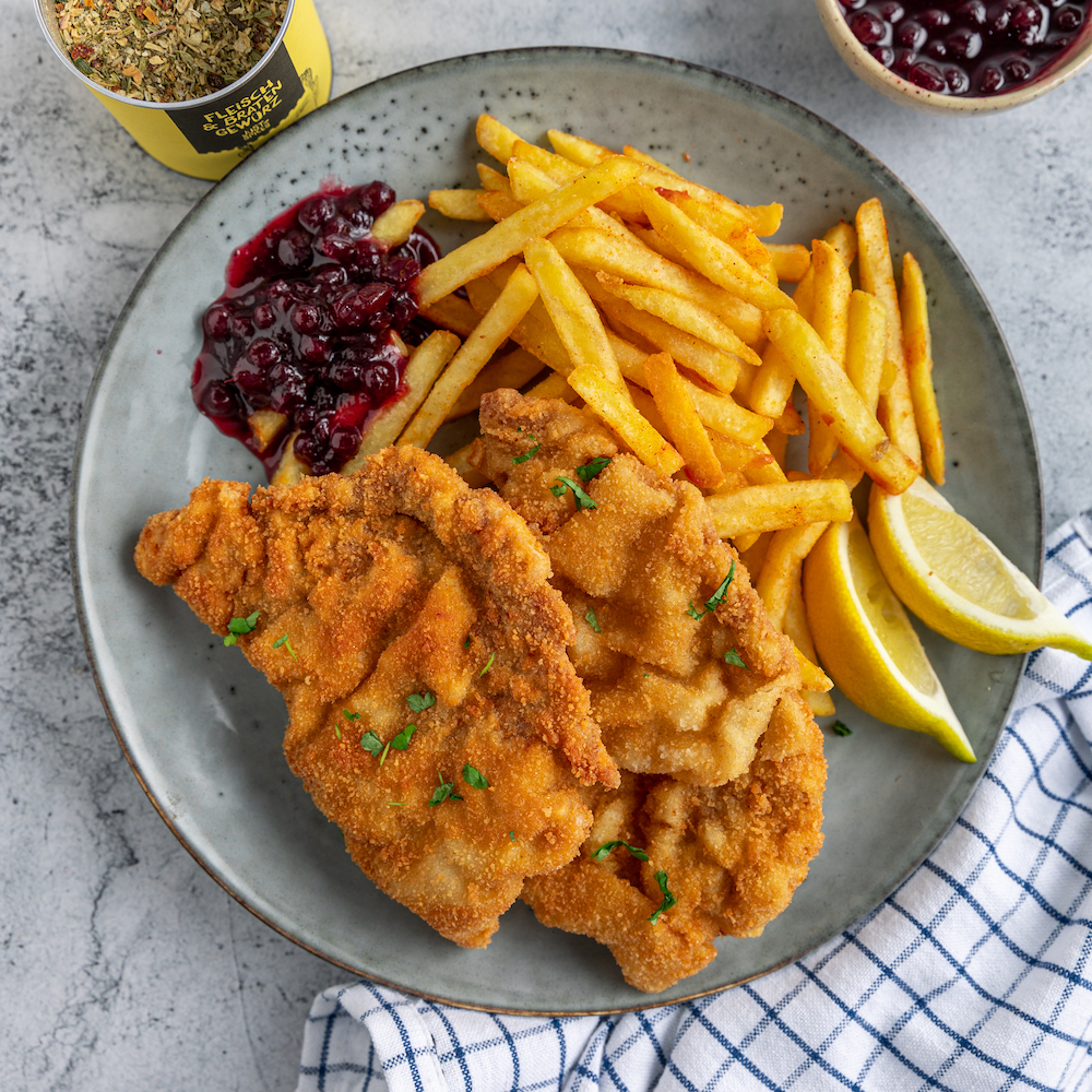 Schnitzel mit Pommes oder Salat