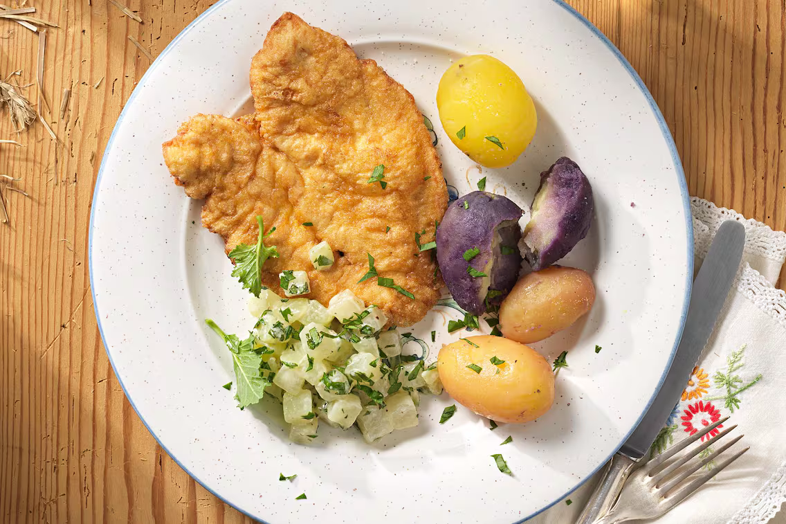 Putenschnitzel Pariser Art mit Petersilerdäpfeln