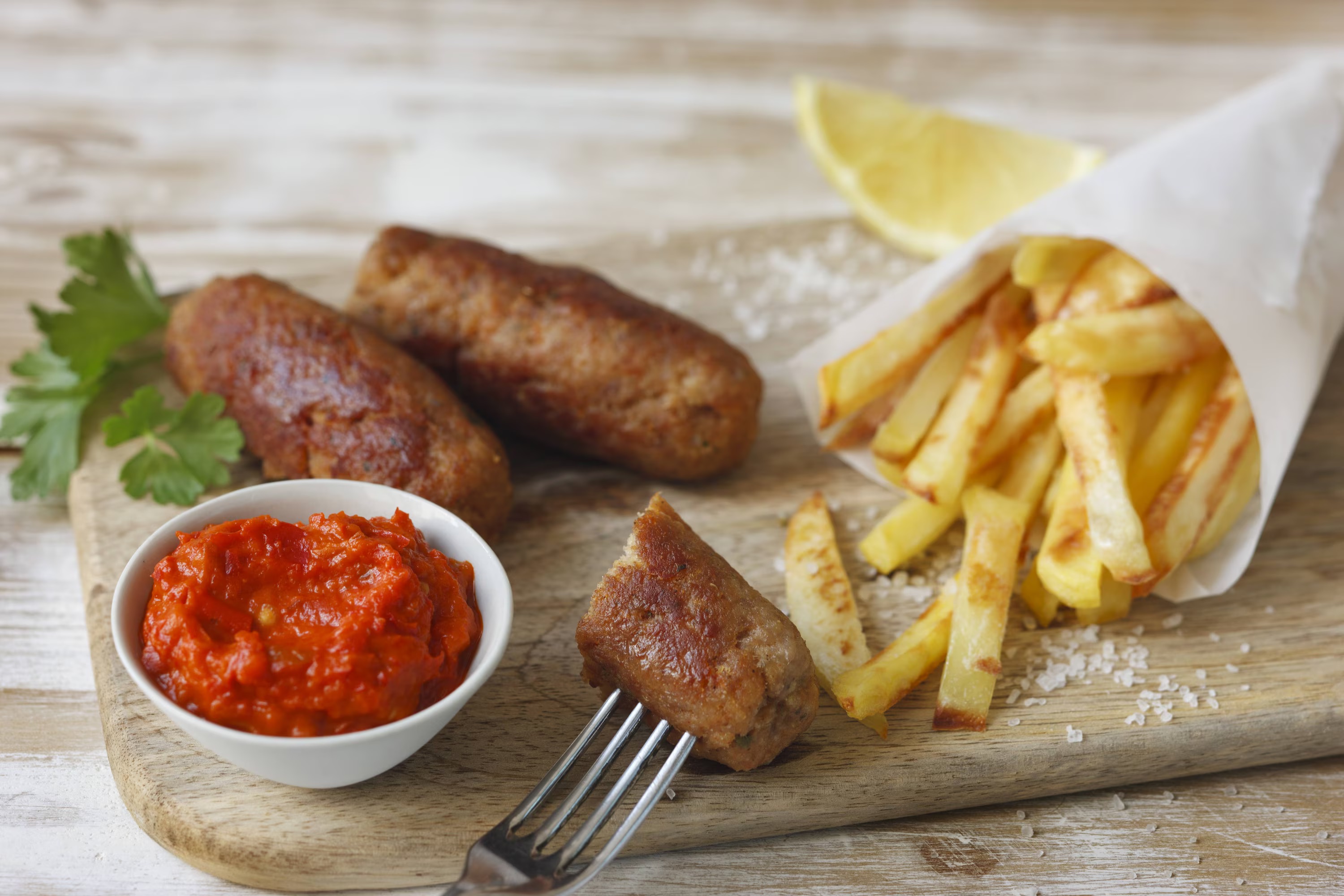 Cevapcici mit Pommes Frites
