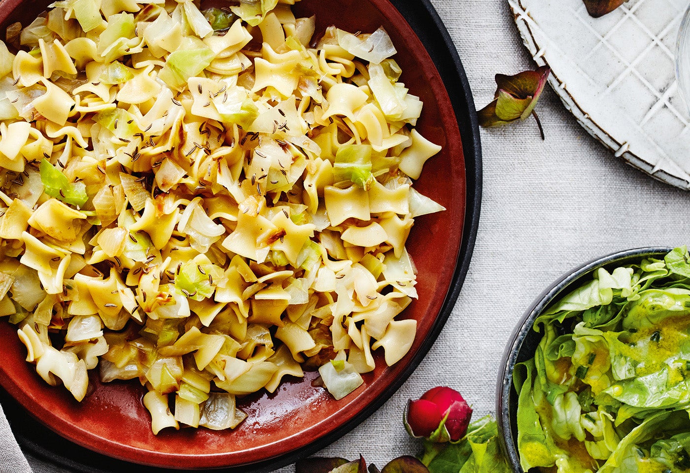 Krautfleckerl mit Blattsalat