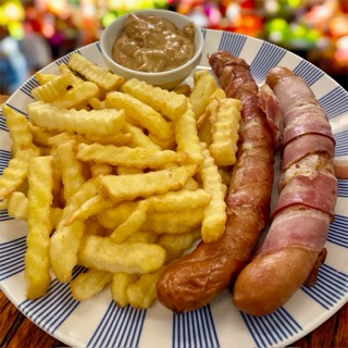 Berner Würstel mit Pommes Frites