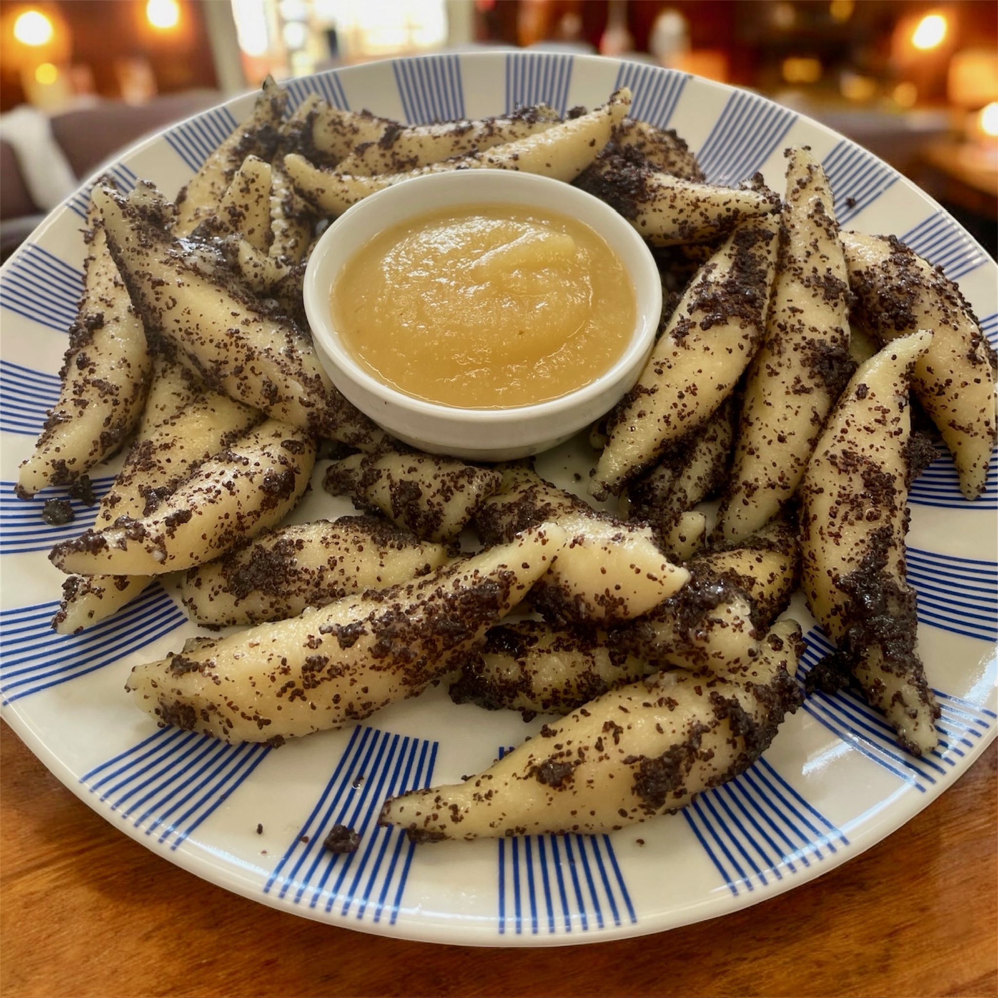 Mohnnudeln mit Apfeimus