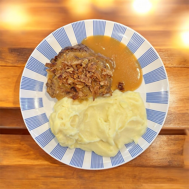 Geselchtes mit Linsen und Knödel