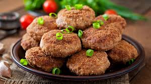 Fleischlaberl mit Semmel